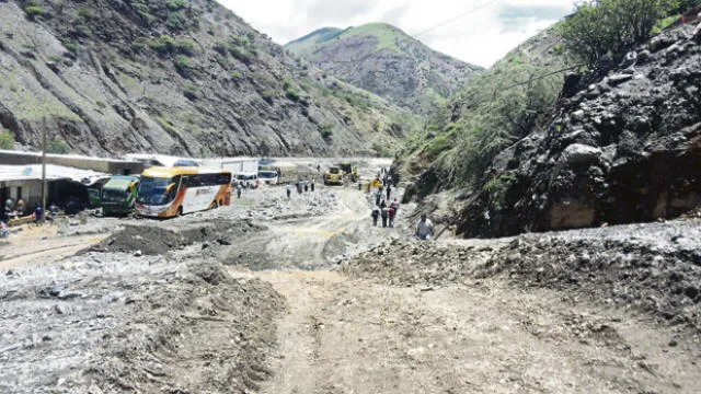 Por seguridad de pasajeros y transportistas cierran pase en ruta Chiclayo-Jaén