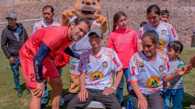 Joven desahuciado por cáncer al hígado logró conocer a integrantes de Ayacucho F.C.. Créditos: Infórmate Ayacucho.