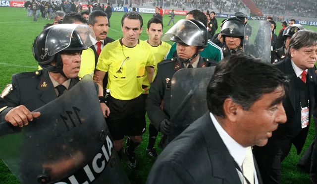 Pedro García recordó el día que el estadio Nacional fue sancionado cuando Patricio Loustau era el árbitro del Perú vs. Uruguay. | Foto: GLR