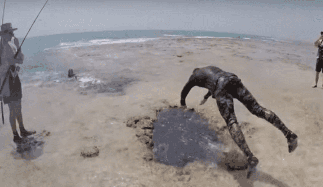 Hombre se zambulle en agujero de una playa y descubre un "nuevo mundo" [VIDEO]