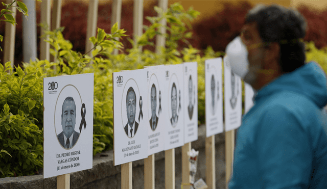 Colegio Médico del Perú reportó el fallecimiento de 70 galenos. Foto: Paolo Aguilar / EFE