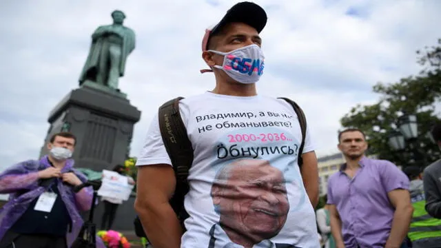 A man wearing a T-shirt with an aged image of Russian President Vladimir Putin protests against amendments to the Constitution of Russia on Pushkinskaya Square in downtown Moscow on July 1, 2020, as Russians vote in the final day of a ballot on constitutional reforms allowing President Putin to potentially stay in power until 2036. (Photo by Kirill KUDRYAVTSEV / AFP)
