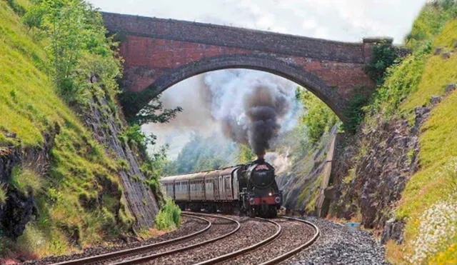 Desliza las imágenes para ver cómo luce realmente el tren que inspiró al famoso expreso de Hogwarts que aparece en Harry Potter. Foto: Captura de Google Maps