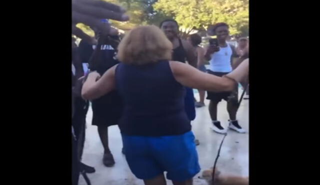 YouTube: Arrojan violentamente a mujer a una piscina por pedir que bajen el volumen en una fiesta 