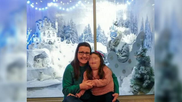 Recreó el Polo Norte en hospital solo para sorprender a su hija gravemente enferma 
