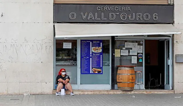 Aspecto de un bar de la Florida de L'Hospitalet (Barcelona), uno de los tres barrios de la segunda ciudad catalana en los que el gobierno ha endurecido las medidas restrictivas debido a los rebrotes de COVID-19. Foto: EFE