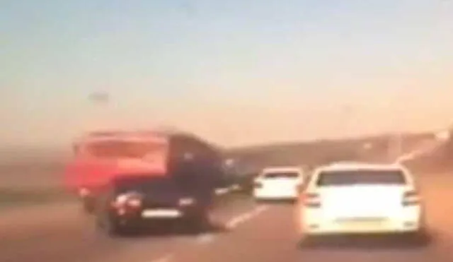 YouTube: chofer se adelantó a todos los autos y se encontró frente a frente con un camión [VIDEO]