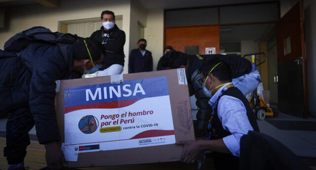 Este sábado llegaron más vacunas al almacén de la Gerencia de Salud de Arequipa. Foto: Geresa