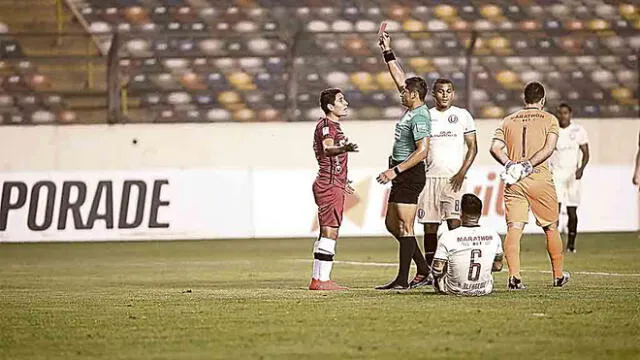 Roja. Ávila jugó sólo 12 minutos y vio la tarjeta roja en Lima.