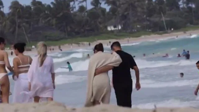 La cantante fue atacada por un animal marino durante sus vacaciones en Hawai