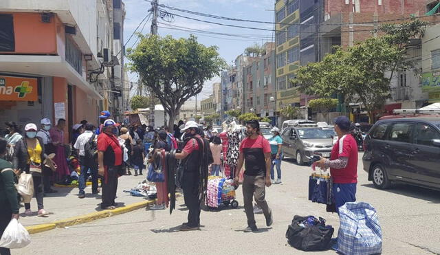 El comeo ambulatorio aumenta en las calles de Chiclayo. Foto: La República