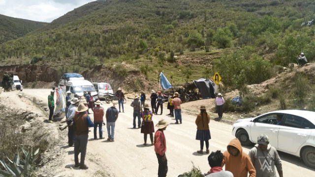 interrumpida. Vía minera del sur presenta bloqueos en la comunidad de Cruzpampa del distrito de Capaccmarca.