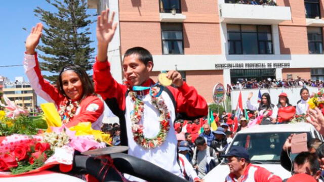Gladys Tejeda y Christian Pacheco fueron reconocidos en Huancayo, su ciudad natal.