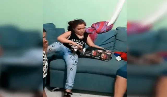 Facebook viral: niña se alegra por el regalo que le da su familia, lo abre y llora de decepción [VIDEO]