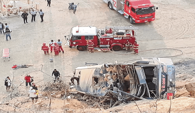 Fatal. Bus de empresa Divino Niño cayó a abismo de 50 metros de profundidad. Velocidad habría sido causa del accidente.