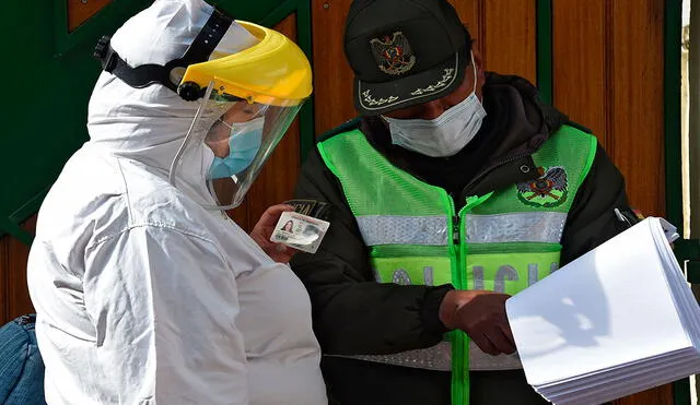El carnet de identidad es fundamental en Bolivia para unos comicios en medio de la pandemia de COVID-19. Foto: AFP