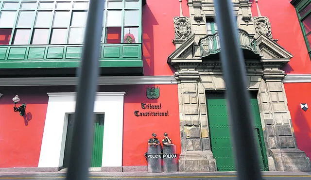 26-04-18 RENATO PAJUELO

TRIBUNAL CONSTITUCIONAL (TC) ORDENA REVOCAR ORDEN DE PRISION PREVENTIVA CONTRA OLLANTA Y NADINE. 

FACHADA TRIBUNAL CONSTITUCIONAL