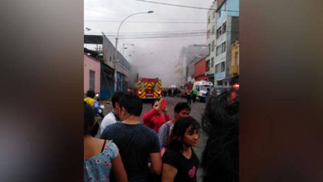 Incendio en el Cercado de Lima: bomberos tardaron 12 minutos en llegar por tráfico de fiestas [FOTOS y VIDEO]