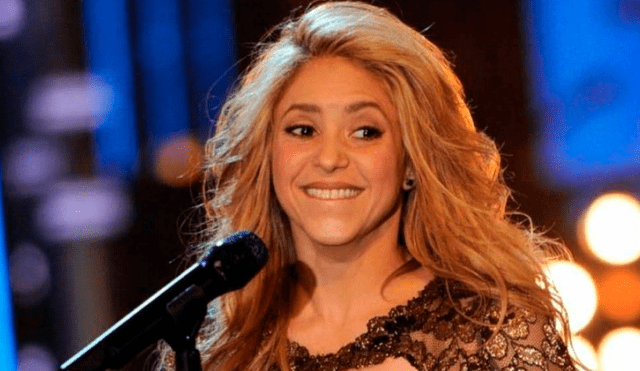 Shakira tiene reunión virtual con Sony Music mientras se seca el pelo con una secadora