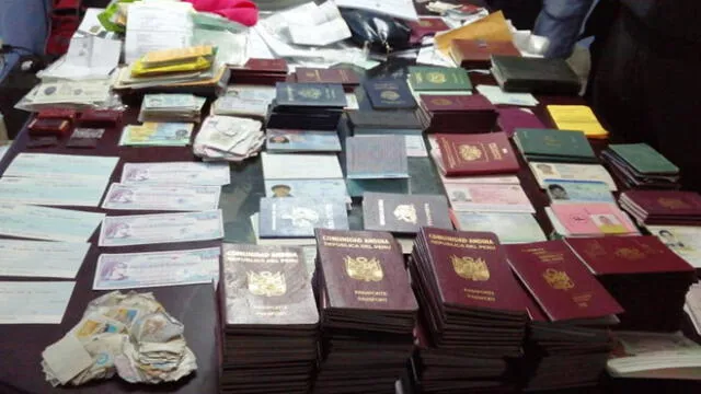Pasaportes robados habrían sdio adulterados para venderlos a personas cuyos destinos eran Estados Unidos y Europa. (Foto: PNP)