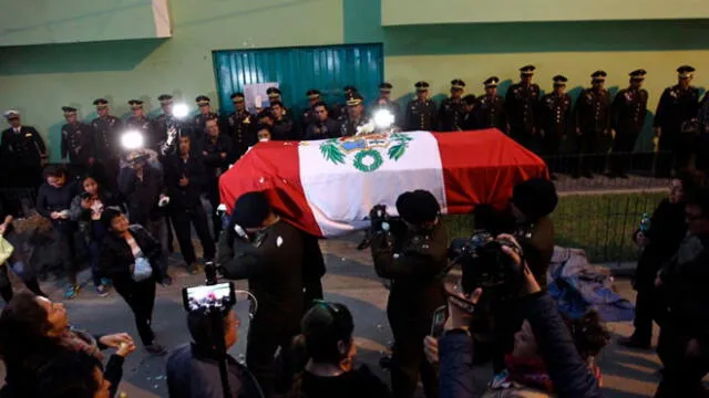 Militares devuelven cadáver de militar a sus familiares. Créditos: Aldair Mejía / La República.