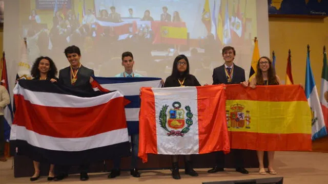 Escolar obtiene medalla de oro en Olimpiada de Biología y lo dedica al Perú