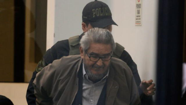 Abimael Guzmán amenazó con este gesto a procuradora en plena audiencia