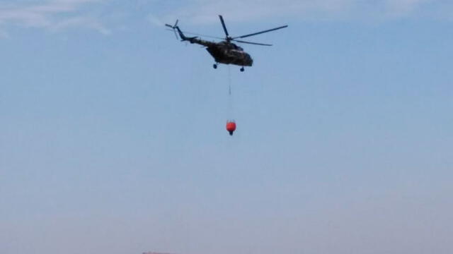 Helicóptero del Ejército realiza acciones para aplacar incendio en Pómac [VIDEO]