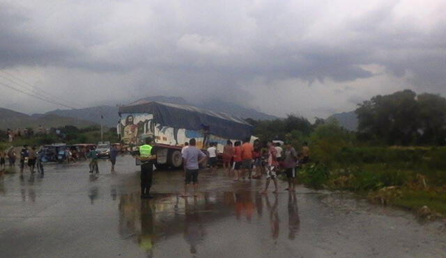 Lambayeque: Quebrada se desborda en el distrito de Chongoyape y arrastra a camión| VIDEO