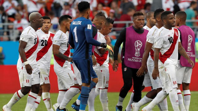 Perú vs Dinamarca: el consuelo a Christian Cueva tras fallar penal [VIDEO]
