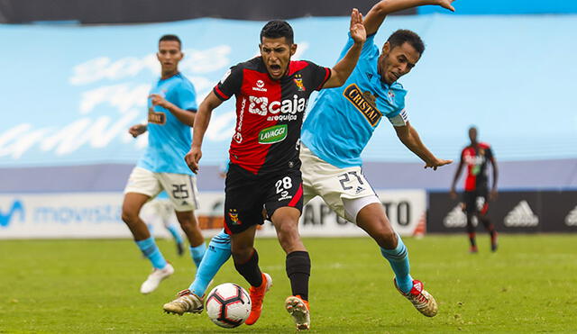 Alexis Arias y la garra que lo caracteriza durante un partido ante Sporting Cristal Cristal en Lima