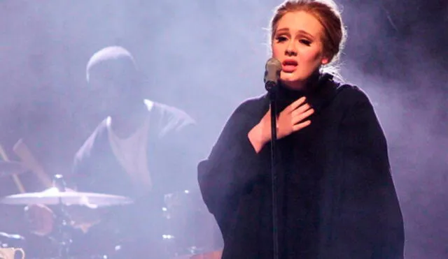 Incendio en Londres: Adele rompió en llanto al visitar lugar del siniestro [FOTOS]