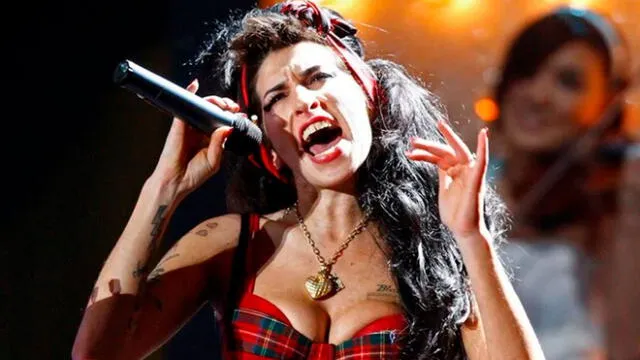 Amy Winehouse cumpliría 37 años. Un repaso por su fugaz ascenso a la fama y los últimos momentos de su vida entre los excesos y el alcohol | FOTO: EFE