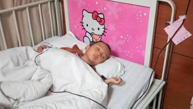 Niña promete a hermanito donarle médula ósea sin saber que sus padres no pueden pagar costosa operación. Foto Daily Mail