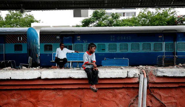 Choque entre dos trenes deja una persona en estado crítico y varios heridos en la India [VIDEO]