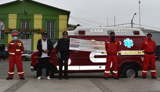 Entregan donativo económico para equipos de bomberos en distrito del valle de La Libertad