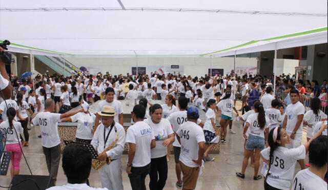 Trujillo celebró la octava maratón de la marinera