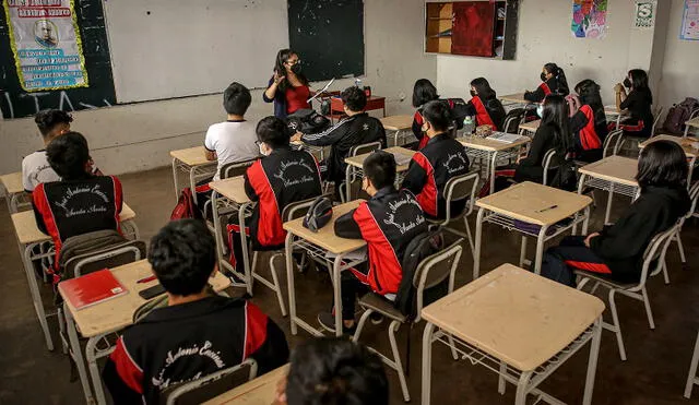 CLASES PRESENCIALES CIEN POR CIENTO
100%
SALONES DE CLASES
ALUMNOS
AULAS DE CLASE
PROFESORES
EDUCADORES
EDUCACION
COLEGIO ESTATAL
ESTUDIANTES