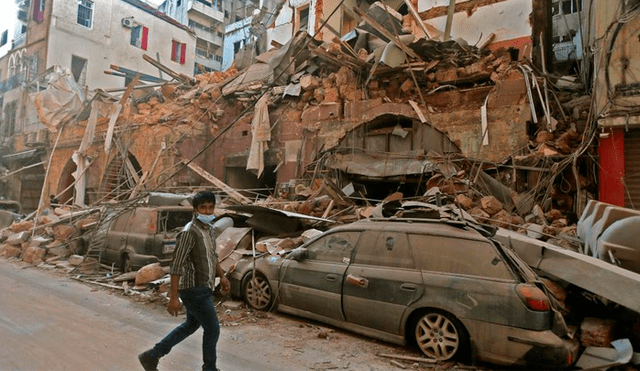 Así amaneció Beirut tras la fuerte explosión que arrasó con edificios. Foto: AFP / STR