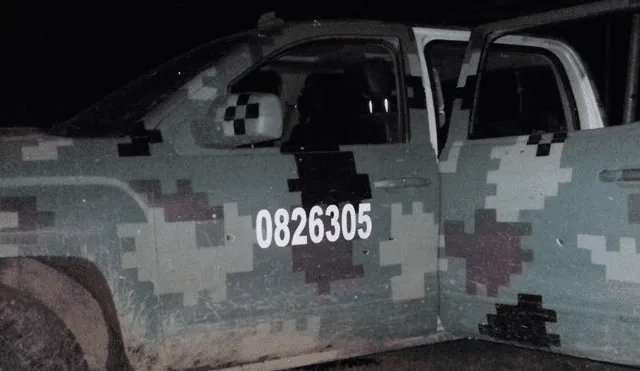 Un un vehículo que simulaba ser del Ejército mexicano donde se transportaba un grupo armado que sostuvo un enfrentamiento con efectivos. Foto: EFE.