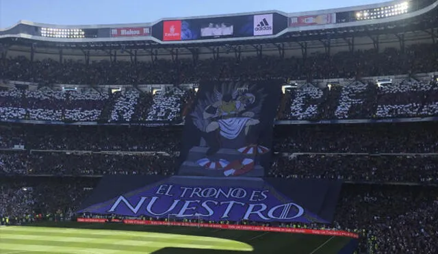 Espectacular mosaico mostrado por los hinchas del Real Madrid en el derbi