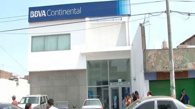 Los Olivos: delincuentes armados asaltaron agencia bancaria en Av. Antúnez de Mayolo [VIDEO]