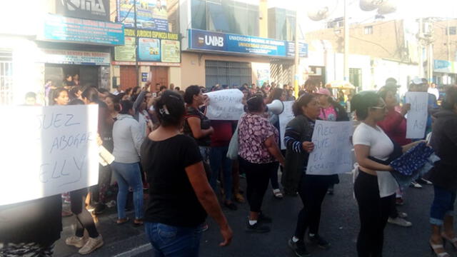 Barranca: indignados protestan fuera del Poder Judicial por niña asesinada y ultrajada  [FOTOS Y VIDEO]