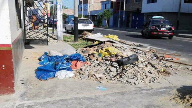 Trujillo: montículos de desmonte invade vereda e impide tránsito