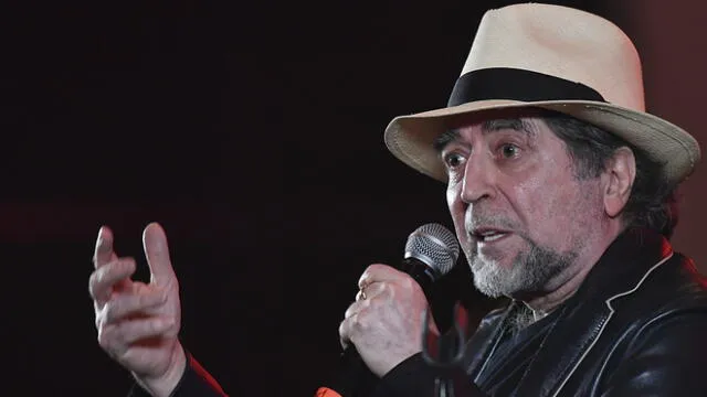 El cantautor español sufrió una fuerte caída durante un concierto en Madrid junto a Joan Manuel Serrat. (Foto: AFP)