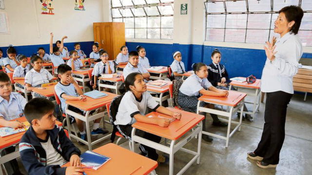 Presidente Vizcarra anuncia aumento salarial para maestros