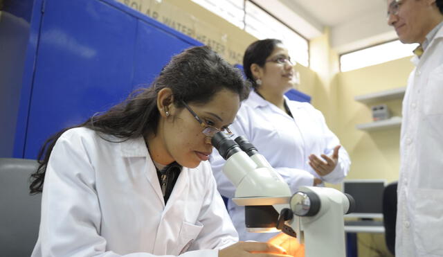 Investigadores de la UNI buscan fabricar telas que ayuden a frenar contagios de COVID-19. Foto: Andina