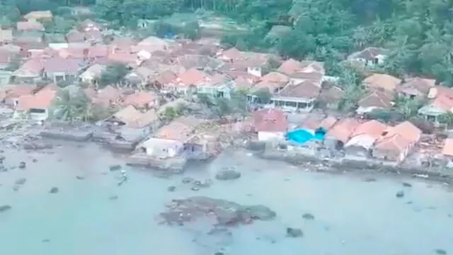 Impactantes imágenes aéreas de los daños que dejó el devastador tsunami en Indonesia 
