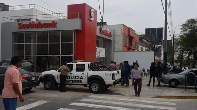 Surco: delincuentes asaltan agencia bancaria y se llevan 150 mil soles [VIDEO]