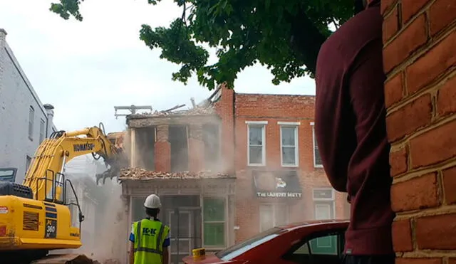 YouTube: el momento exacto en que unos obreros derriban un edificio equivocado por accidente 